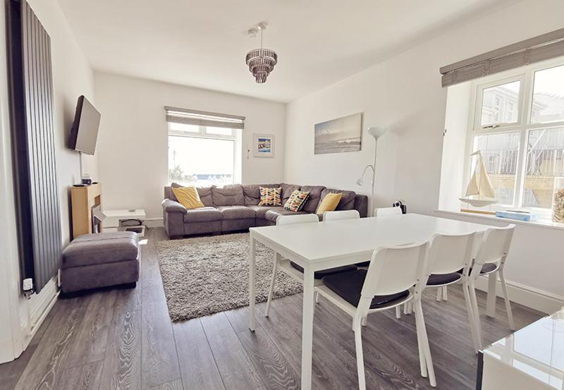Plas Darien-3 Bed Apt- Sea Views - Sleeps 5 ทรีอาร์ดดูร์ ภายนอก รูปภาพ